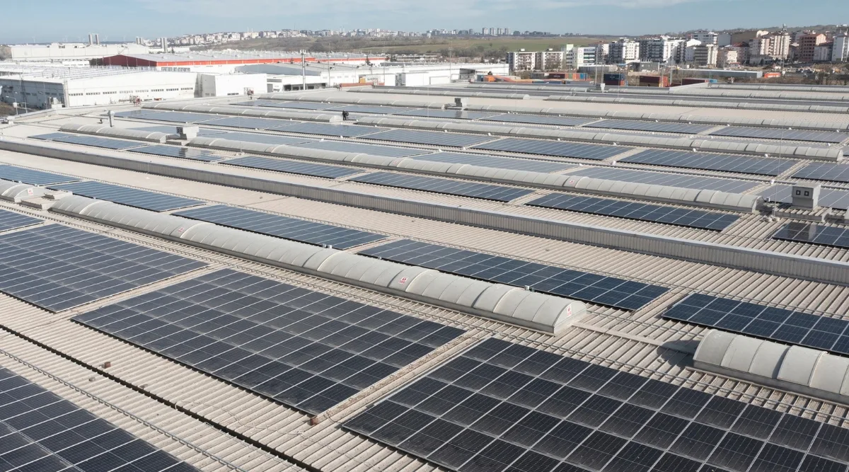 solar-cleaning-solar-panel