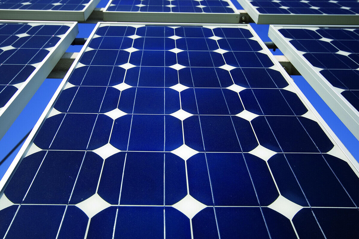 solar-cleaning-solar-panel