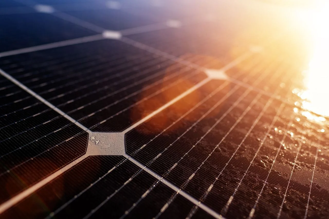 solar-cleaning-solar-panel